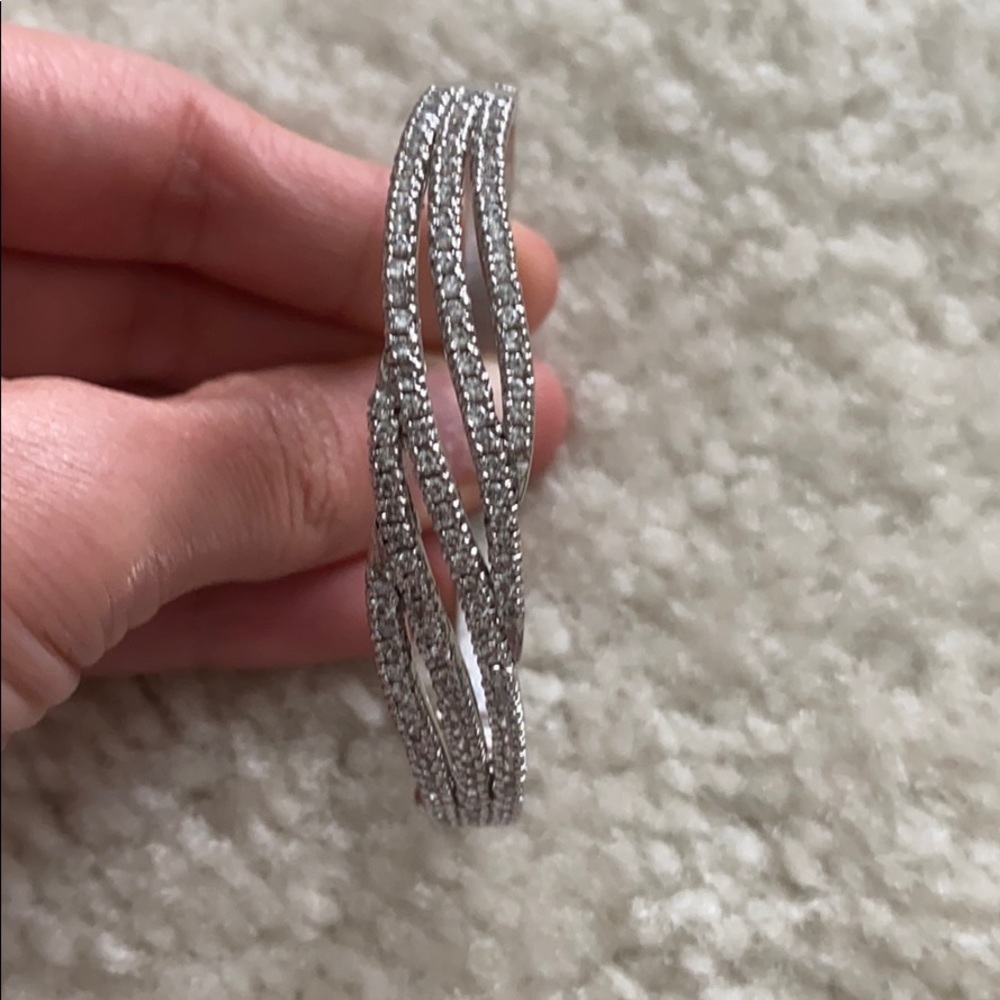 Stunning diamond cuff 🤍